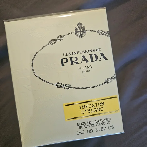 Prada Infusion d'Ylang Scented Candle - Picture 3 of 7
